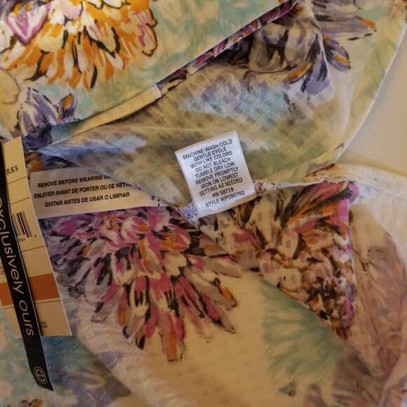 Studio Works Floral Blouse NWT Plus size 3X - Picture 6 of 10
